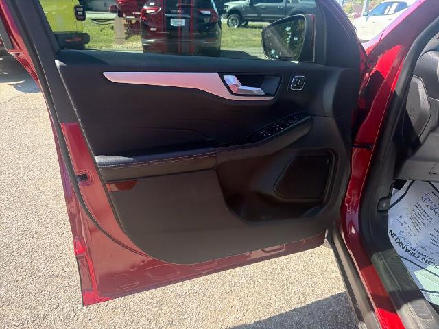 2022 Ford Escape - $21,900