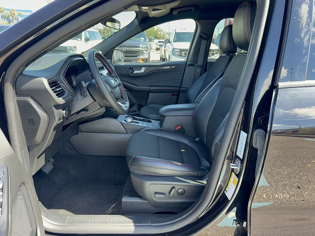 2025 Ford Escape - $25,995