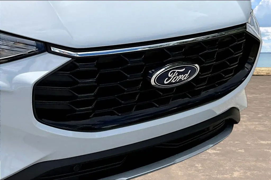 2025 Ford Escape - $23,900