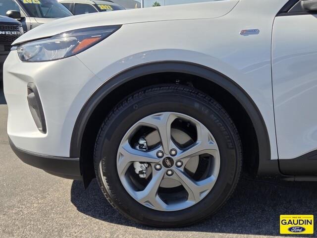 2025 Ford Escape - $23,850