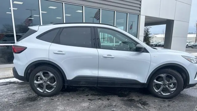 2025 Ford Escape Hybrid ST-Line
