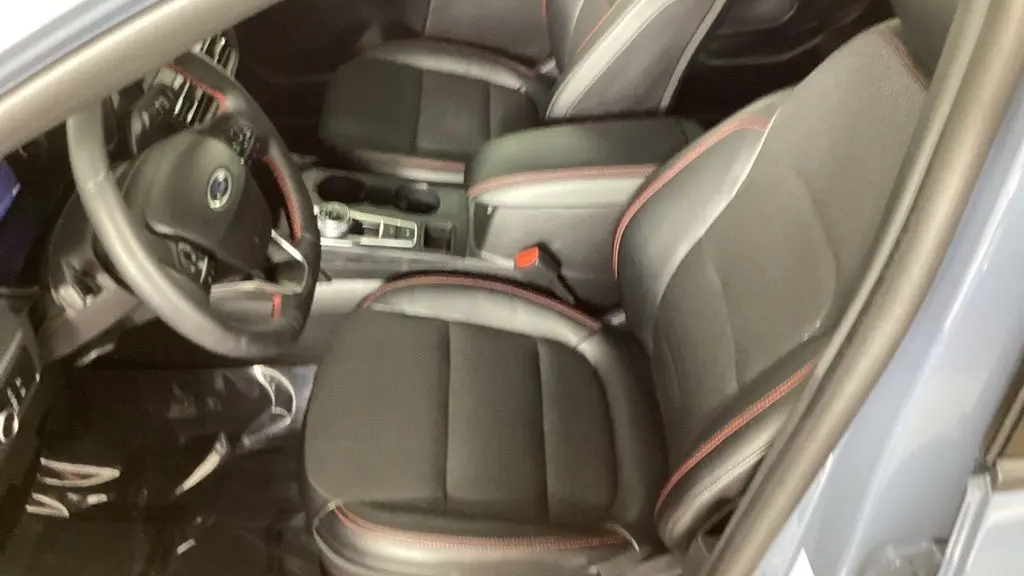2025 Ford Escape Hybrid ST-Line