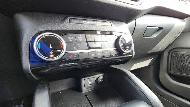 2022 Ford Escape Hybrid SE