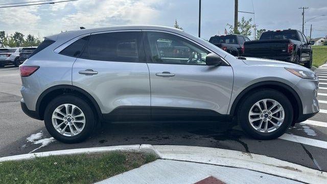 2022 Ford Escape Hybrid SE