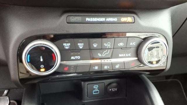 2022 Ford Escape Hybrid Titanium