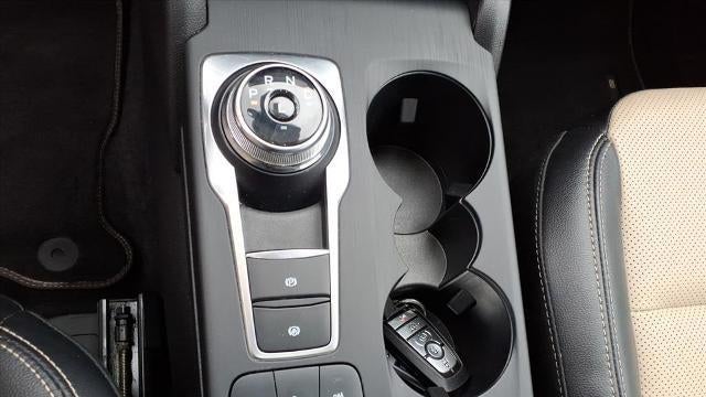 2022 Ford Escape Hybrid Titanium