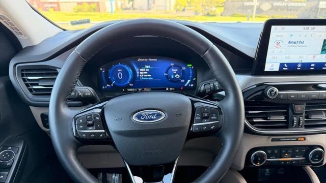 2022 Ford Escape Hybrid Titanium