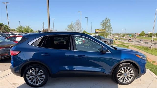 2022 Ford Escape Hybrid Titanium