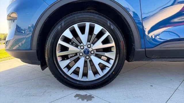 2022 Ford Escape Hybrid Titanium
