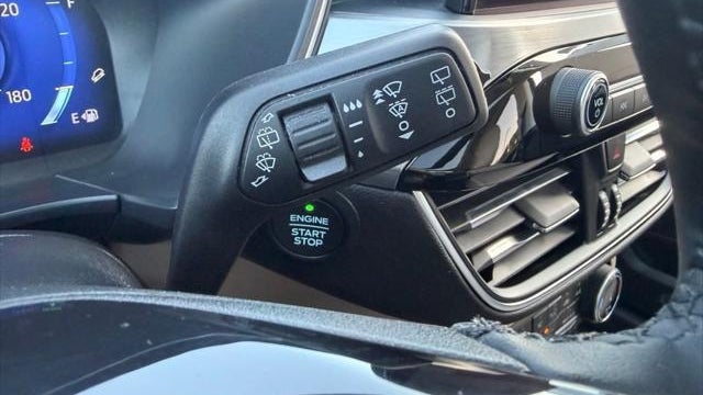 2022 Ford Escape Hybrid Titanium