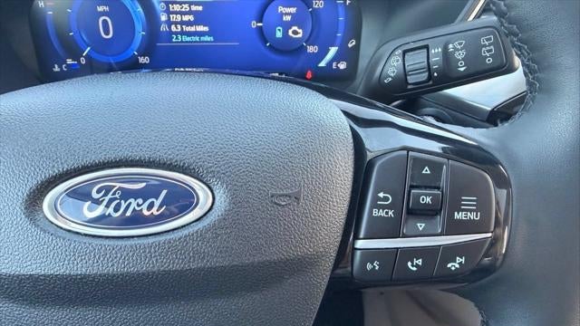 2022 Ford Escape Hybrid Titanium
