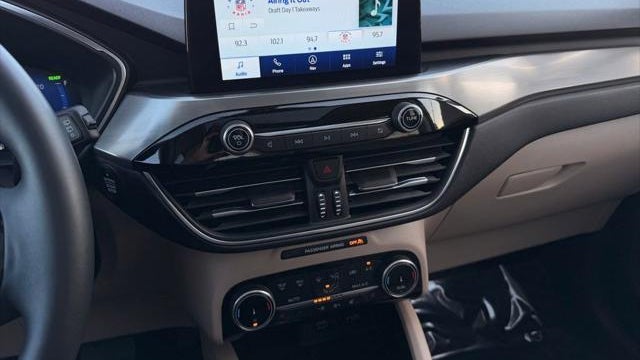 2022 Ford Escape Hybrid Titanium
