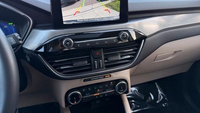 2022 Ford Escape Hybrid Titanium