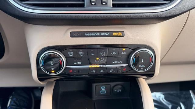 2022 Ford Escape Hybrid Titanium