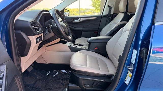 2022 Ford Escape Hybrid Titanium
