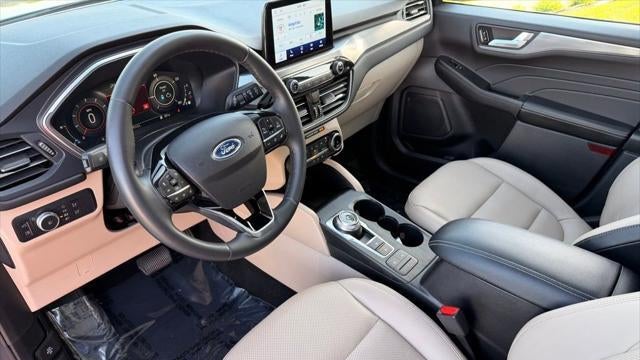2022 Ford Escape Hybrid Titanium