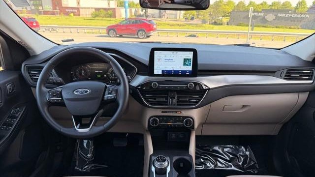 2022 Ford Escape Hybrid Titanium