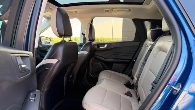 2022 Ford Escape Hybrid Titanium