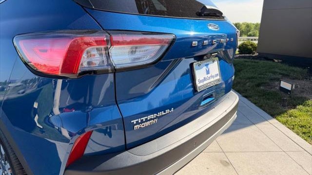 2022 Ford Escape Hybrid Titanium