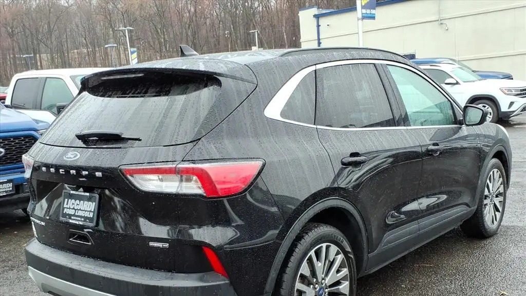 2022 Ford Escape Hybrid Titanium