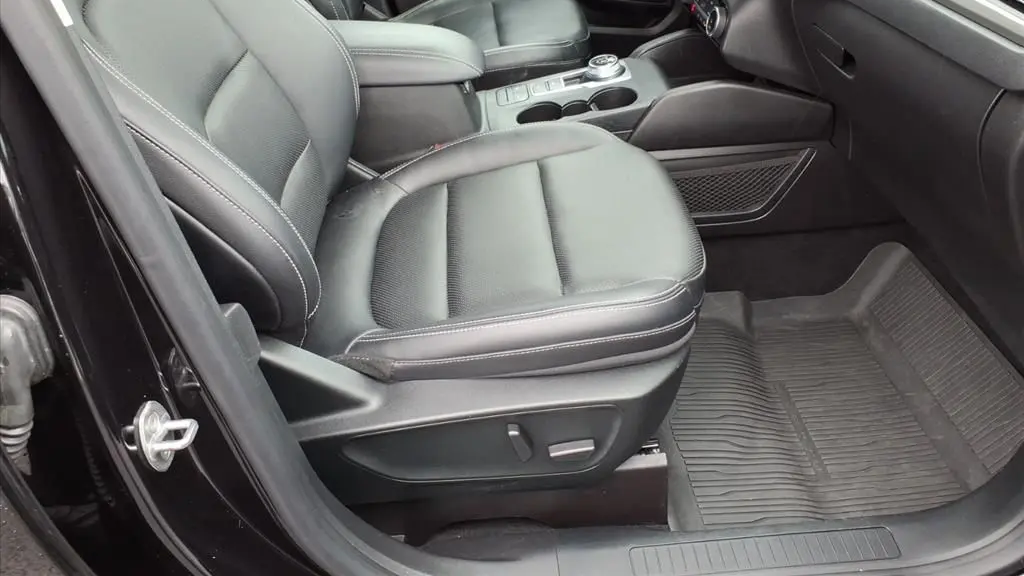 2022 Ford Escape Hybrid Titanium