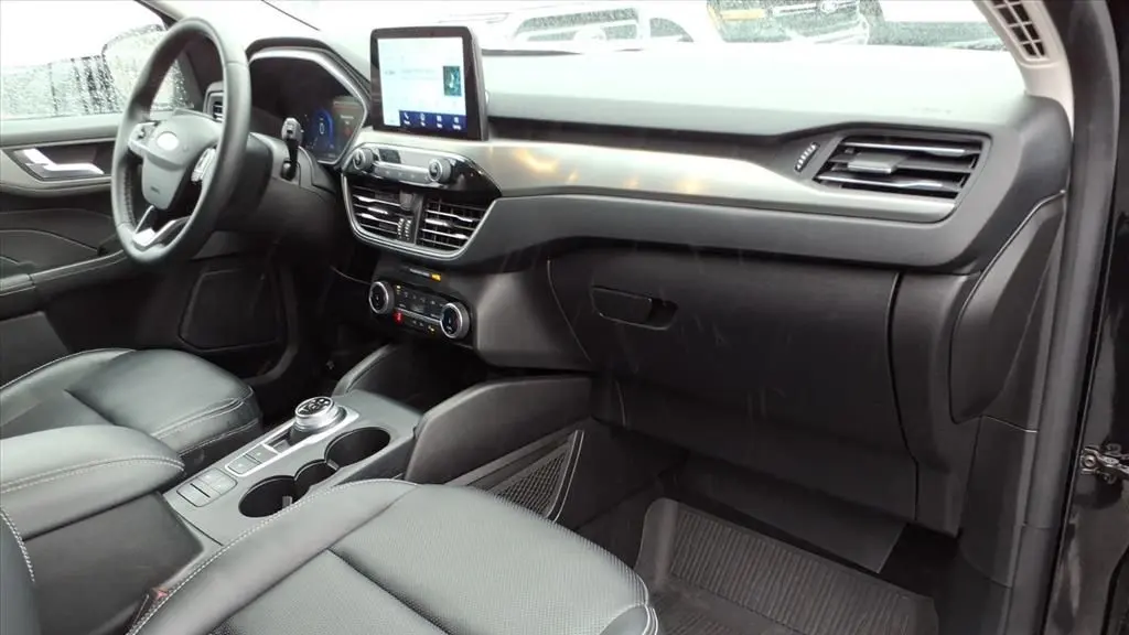 2022 Ford Escape Hybrid Titanium
