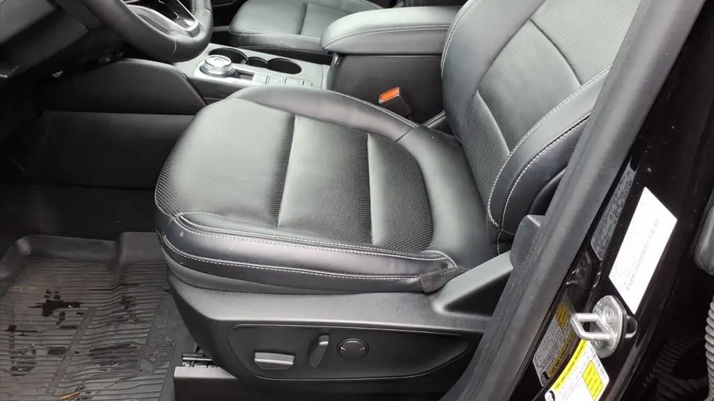 2022 Ford Escape Hybrid Titanium