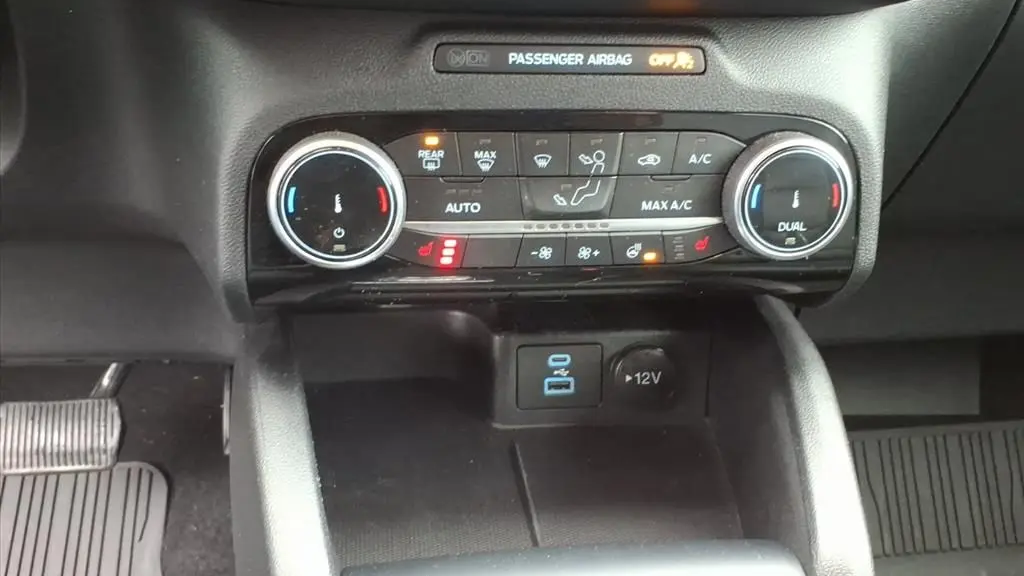 2022 Ford Escape Hybrid Titanium