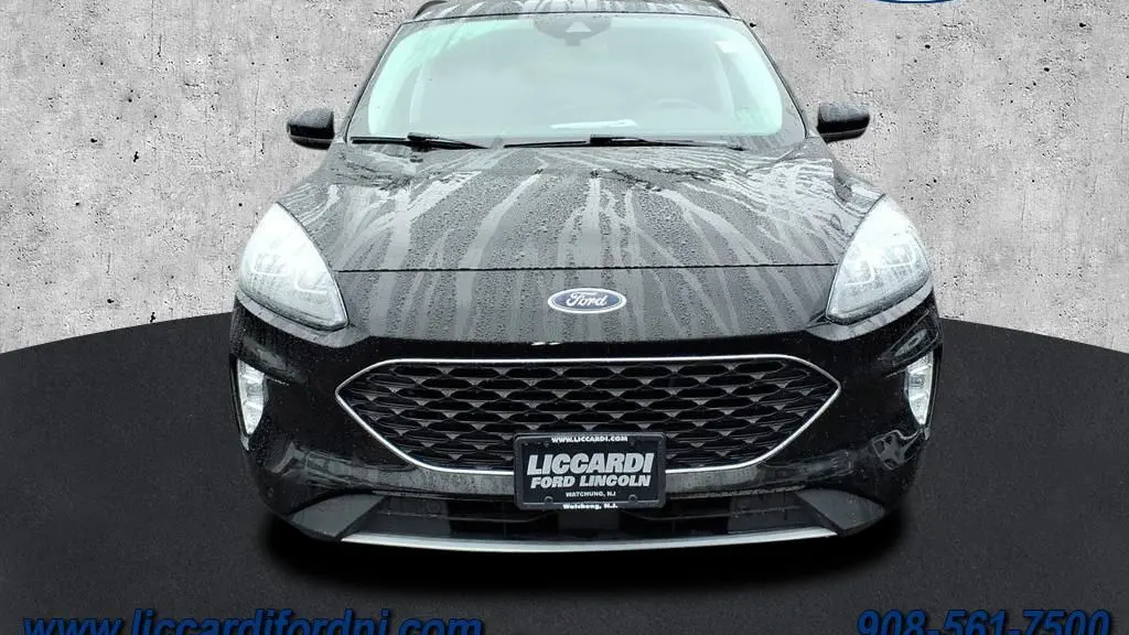 2022 Ford Escape Hybrid Titanium