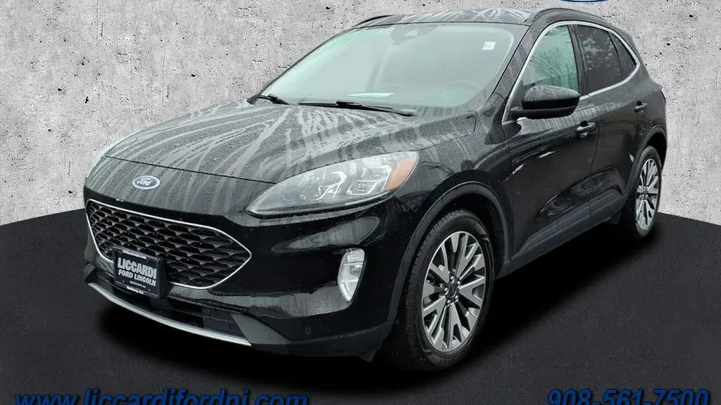 2022 Ford Escape Hybrid Titanium