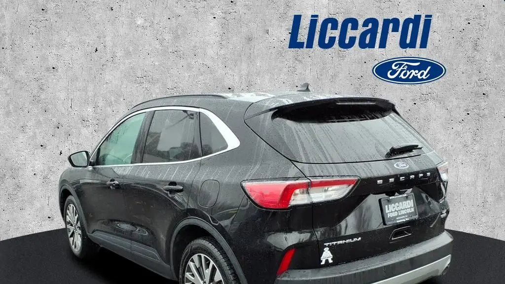2022 Ford Escape Hybrid Titanium