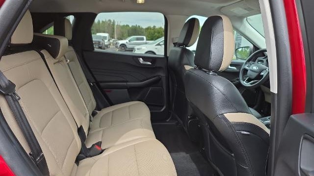 2022 Ford Escape Hybrid Titanium