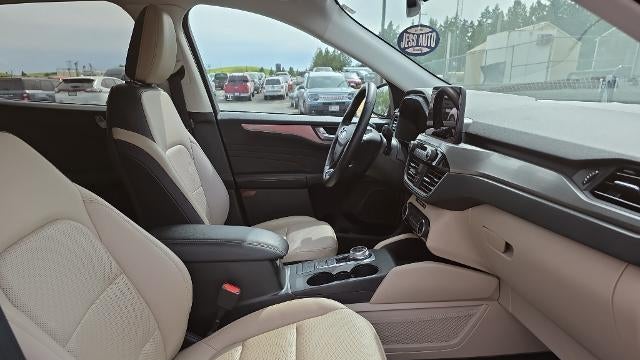 2022 Ford Escape Hybrid Titanium