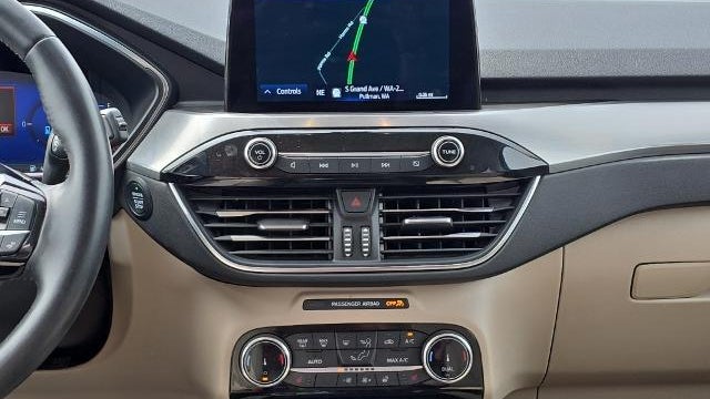 2022 Ford Escape Hybrid Titanium