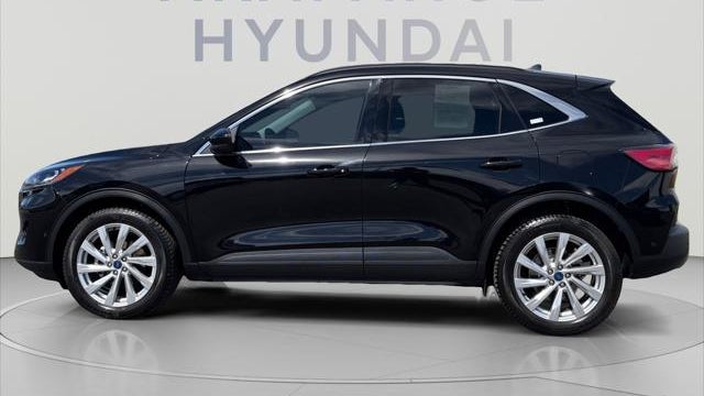 2022 Ford Escape Hybrid Titanium