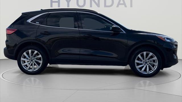 2022 Ford Escape Hybrid Titanium