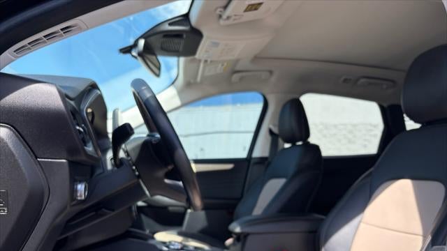 2022 Ford Escape Hybrid Titanium