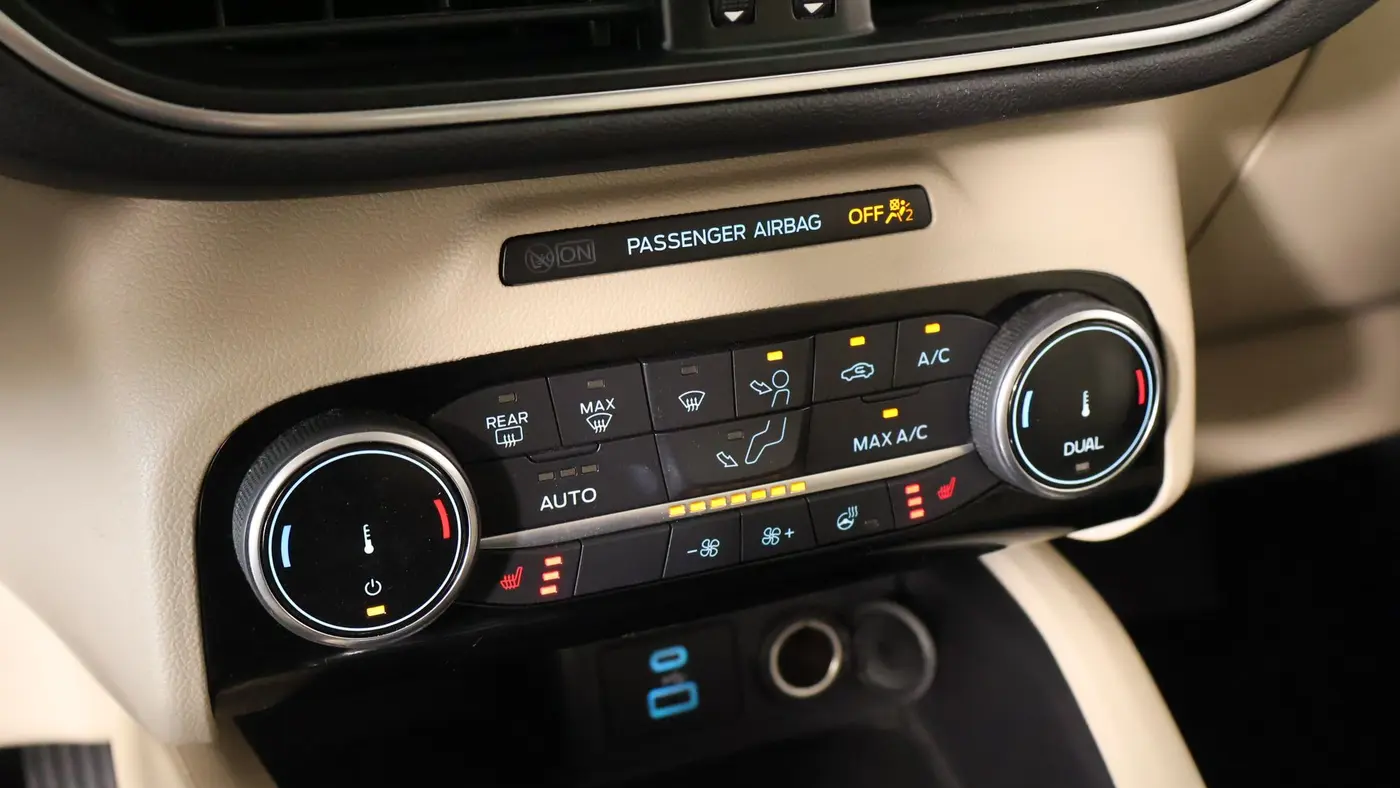 2022 Ford Escape Hybrid Titanium