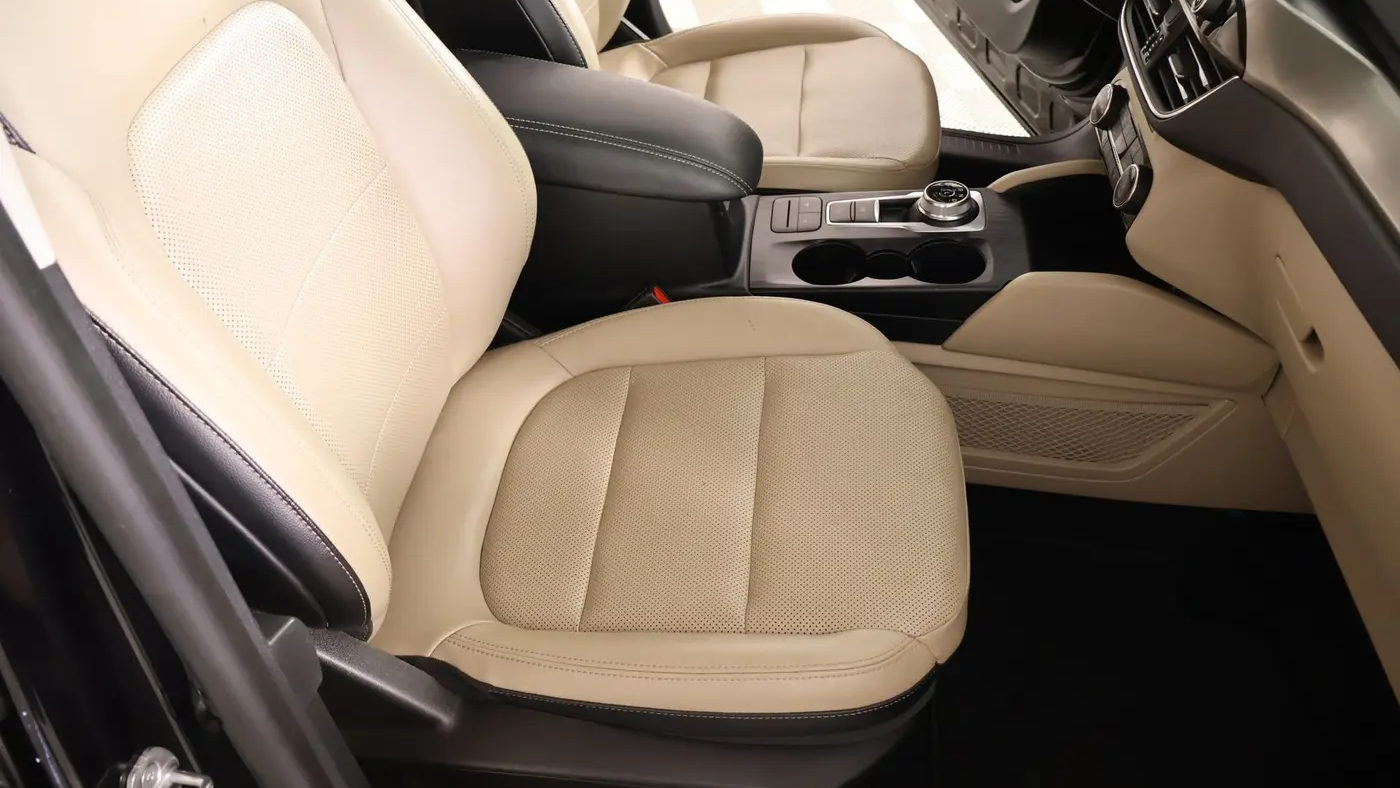 2022 Ford Escape Hybrid Titanium
