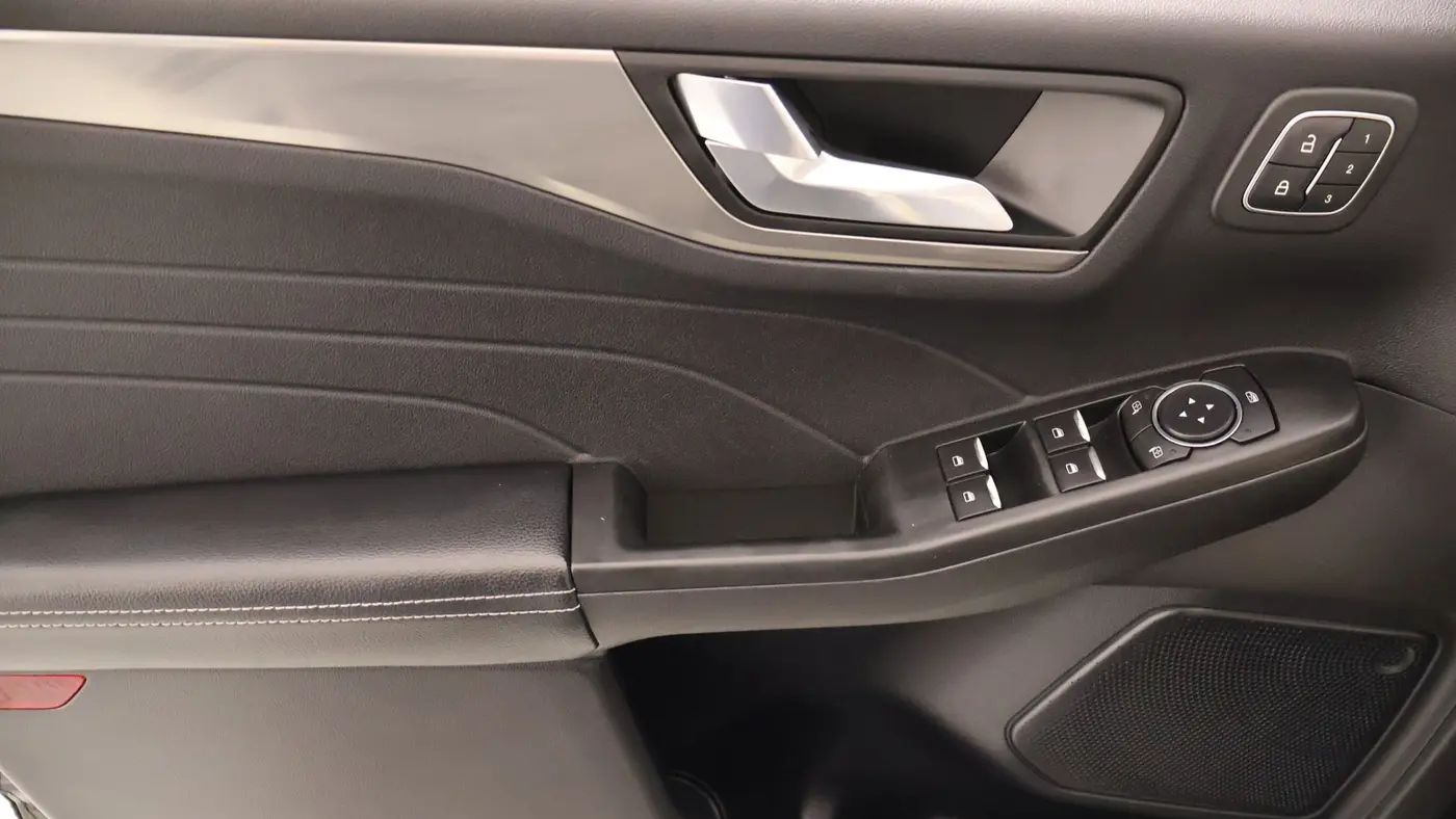 2022 Ford Escape Hybrid Titanium