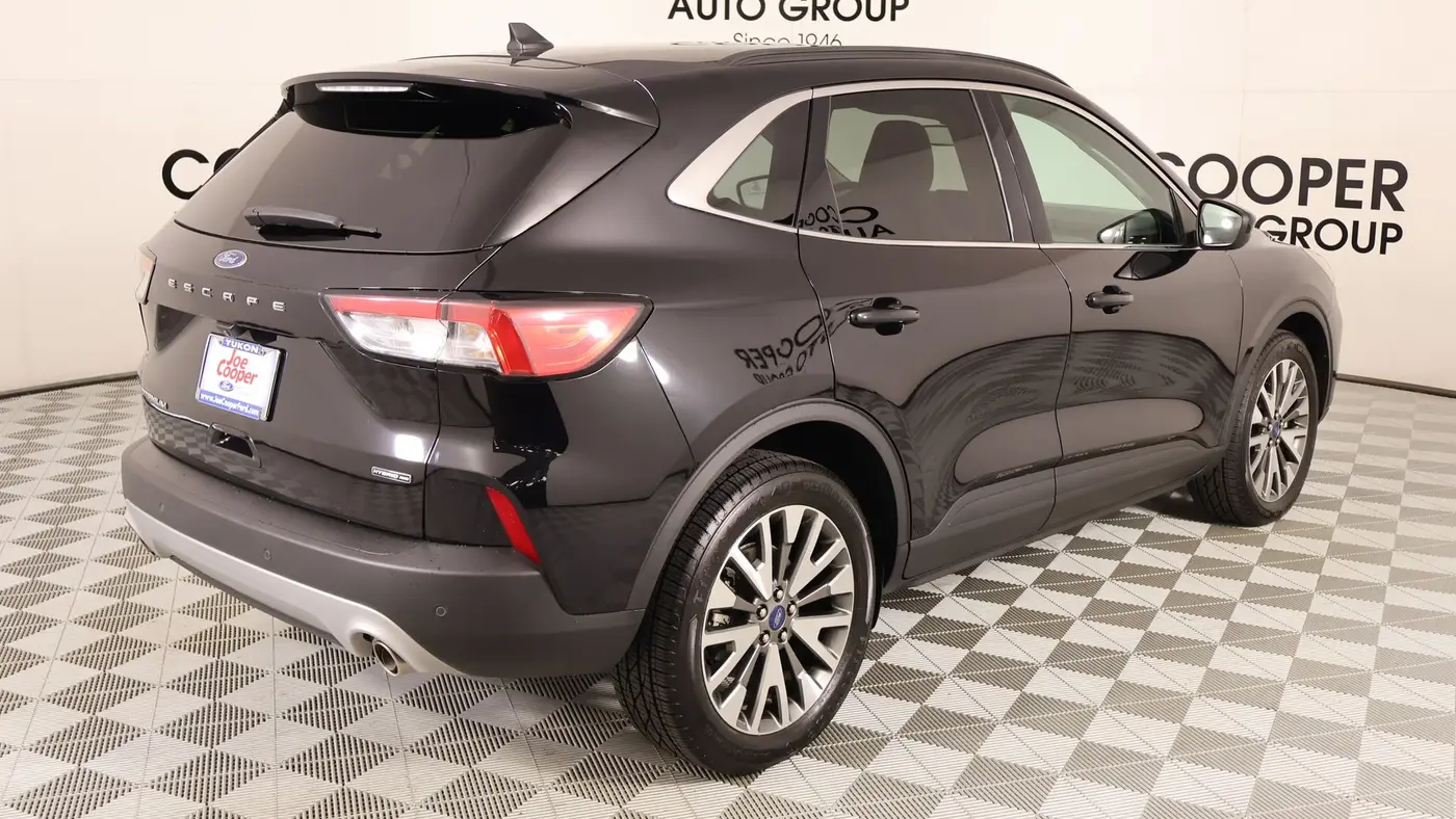 2022 Ford Escape Hybrid Titanium