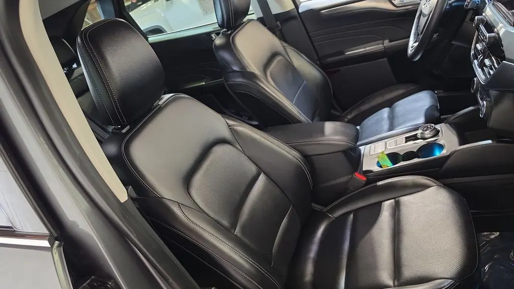 2021 Ford Escape Hybrid Titanium