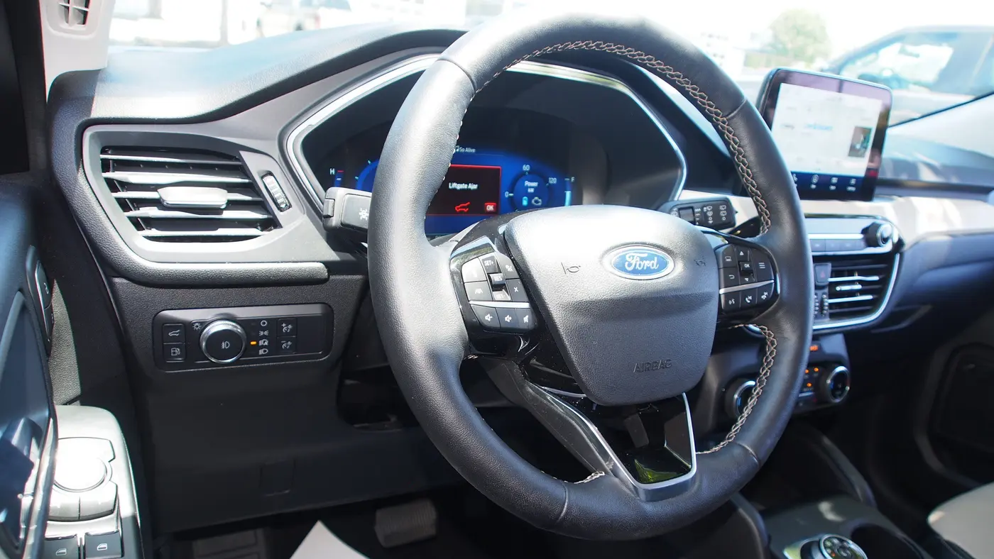 2022 Ford Escape Hybrid Titanium