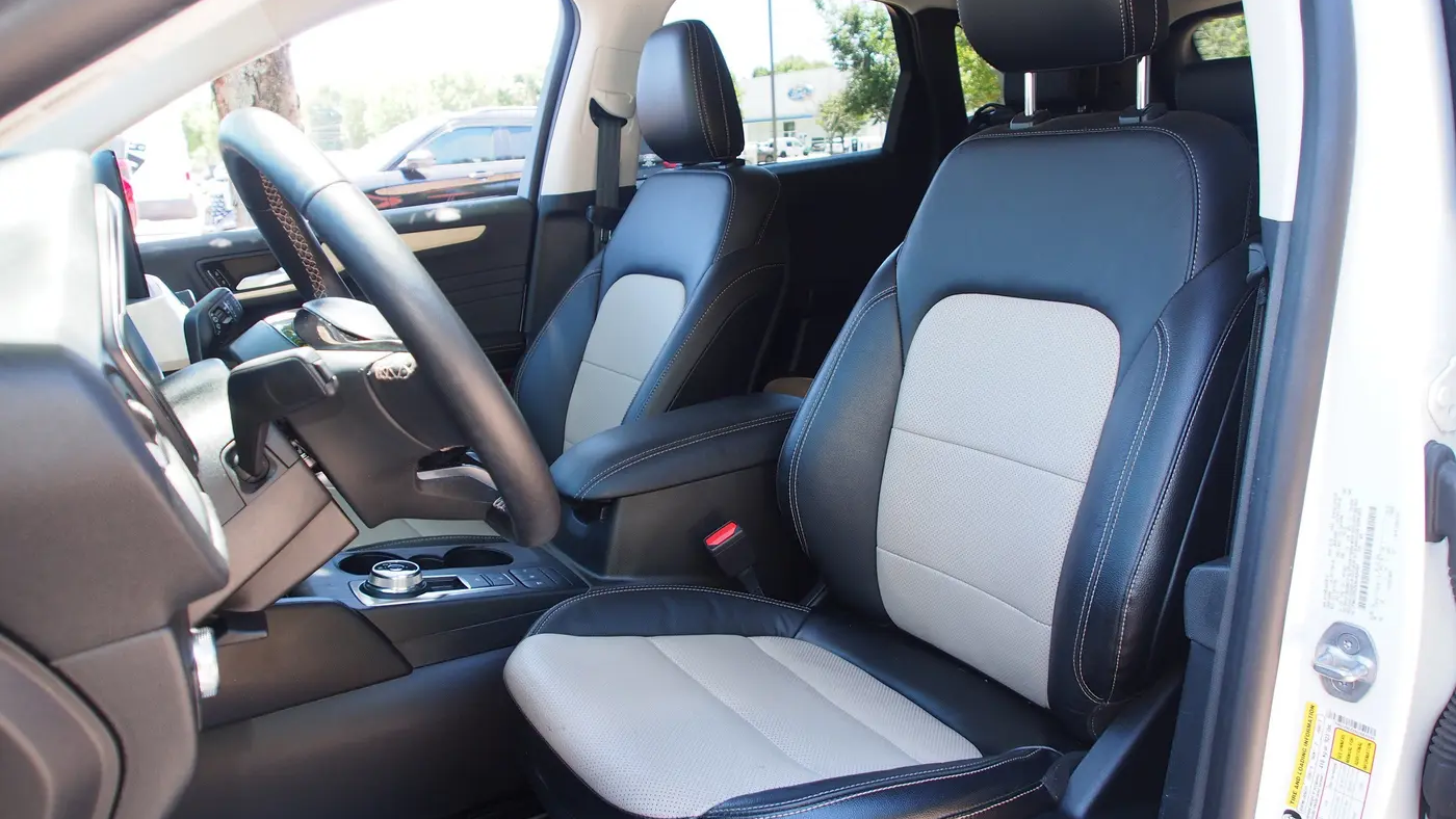 2022 Ford Escape Hybrid Titanium