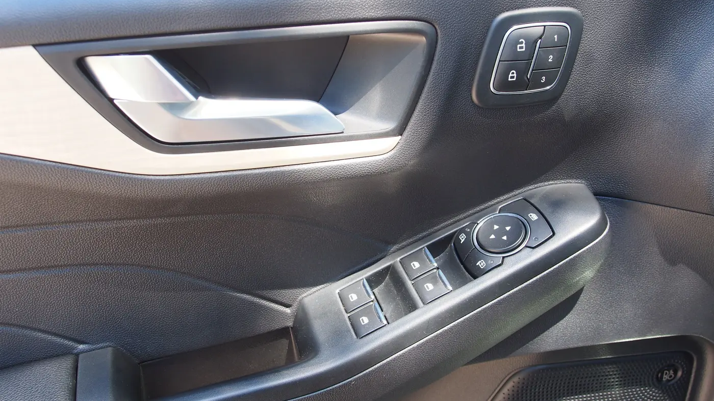 2022 Ford Escape Hybrid Titanium
