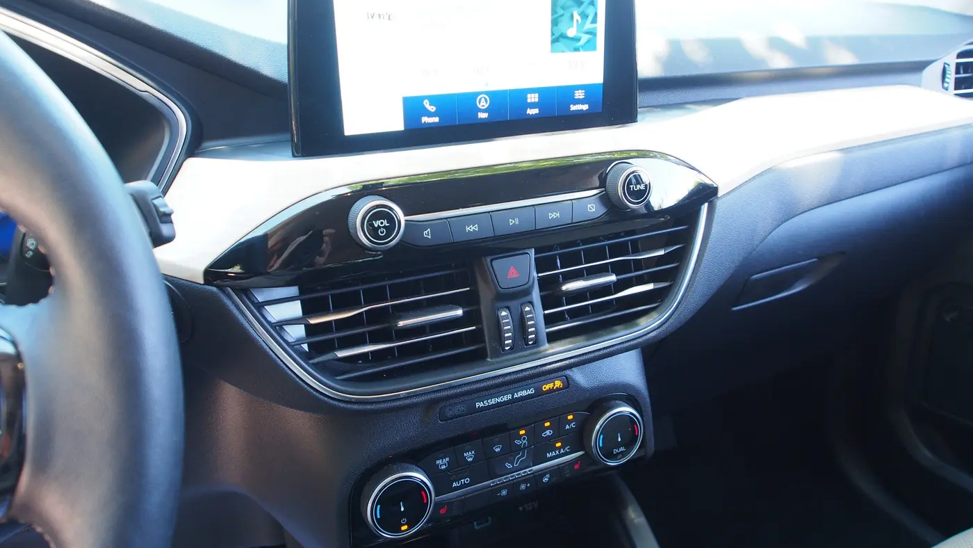 2022 Ford Escape Hybrid Titanium