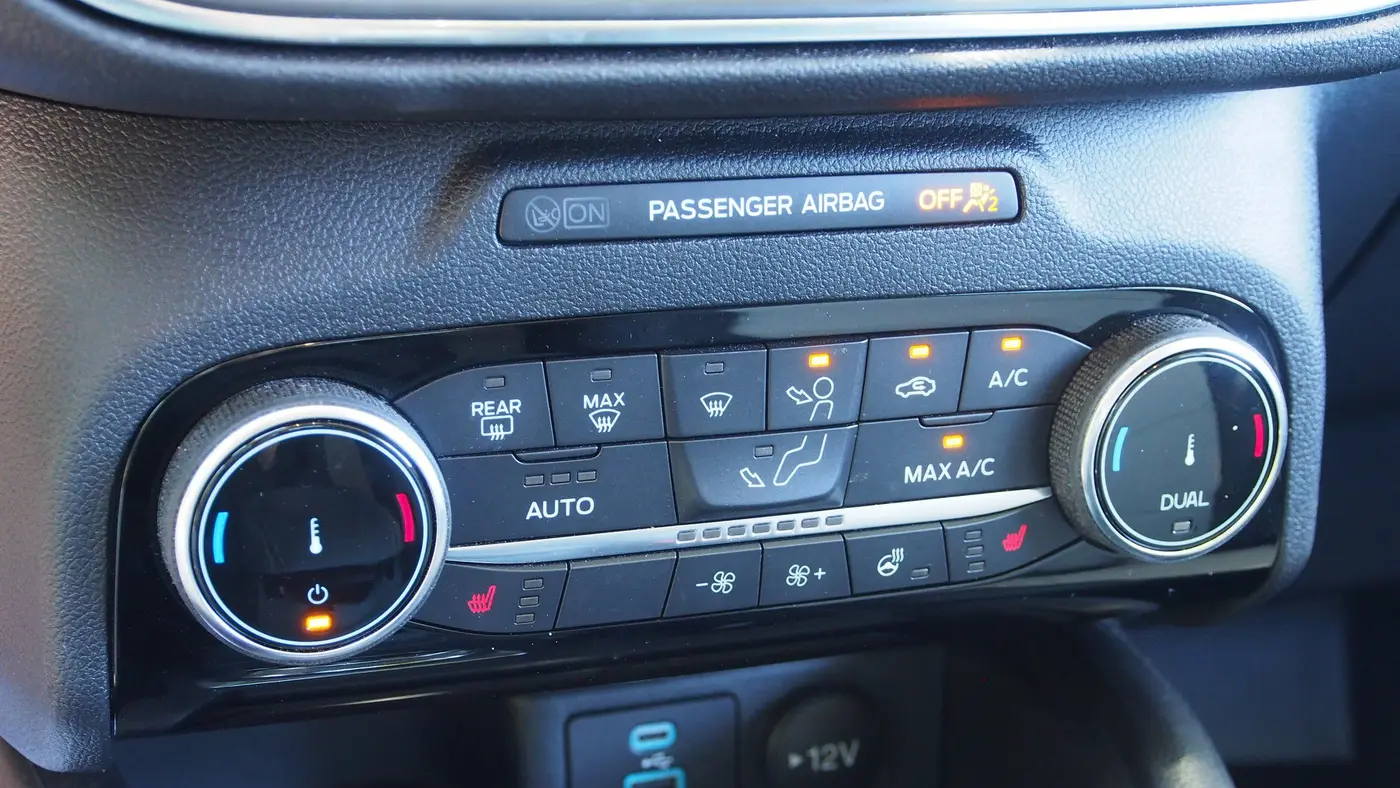 2022 Ford Escape Hybrid Titanium
