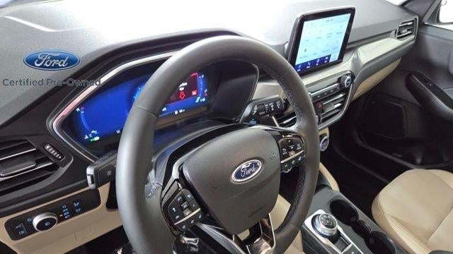 2022 Ford Escape Hybrid Titanium