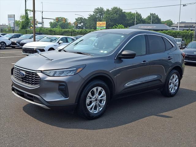 2023 Ford Escape - $17,998