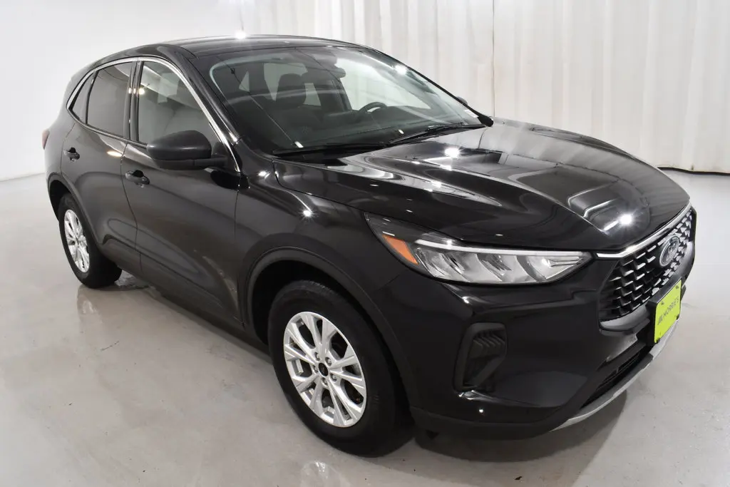 2023 Ford Escape - $21,955